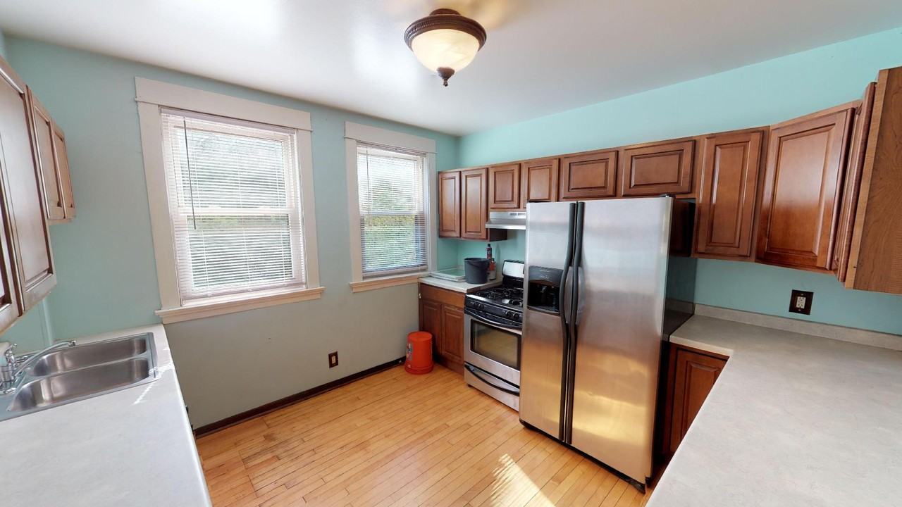 225 N Blair St - Photo 5 of 24