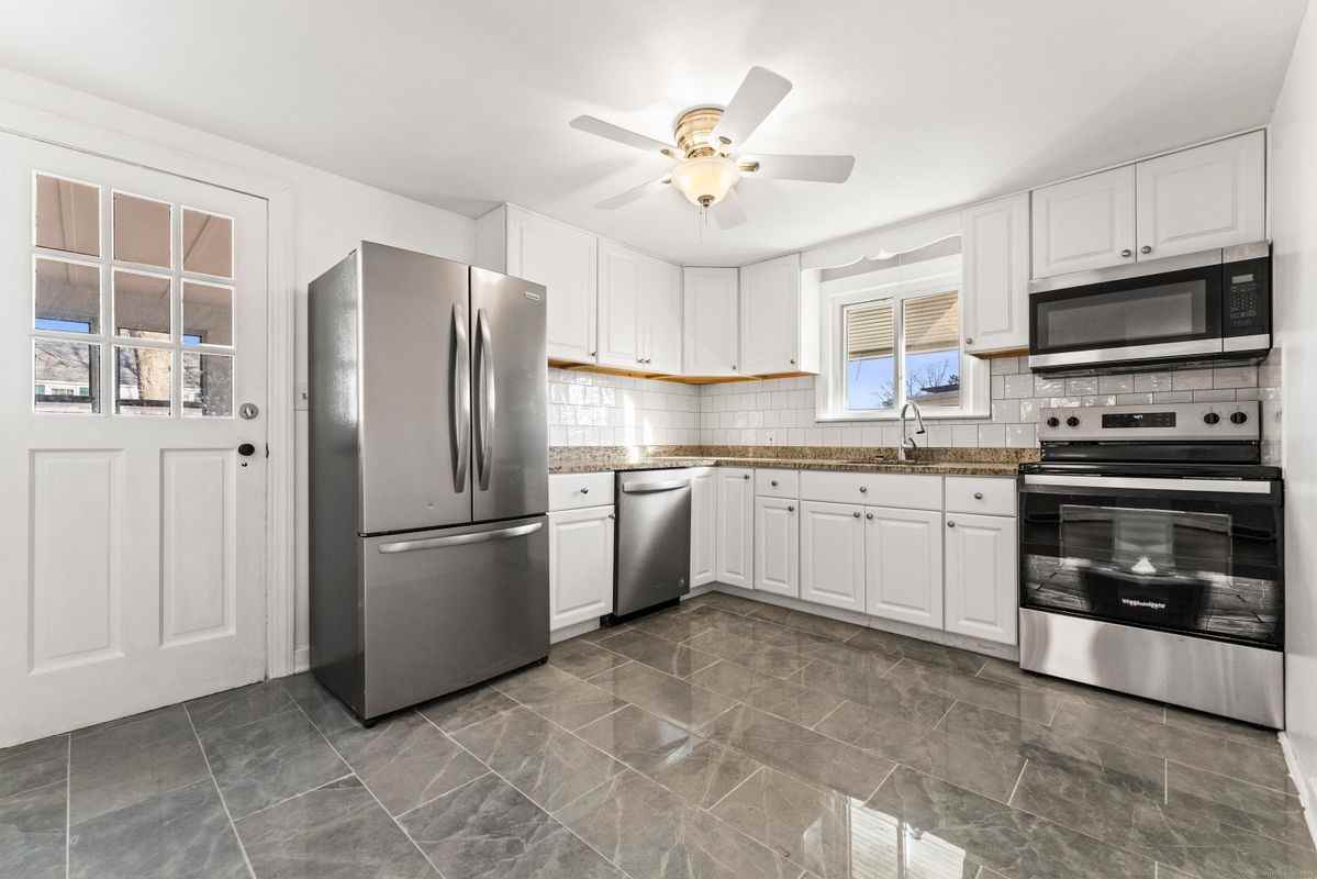 36 Harding St - Photo 2 of 21