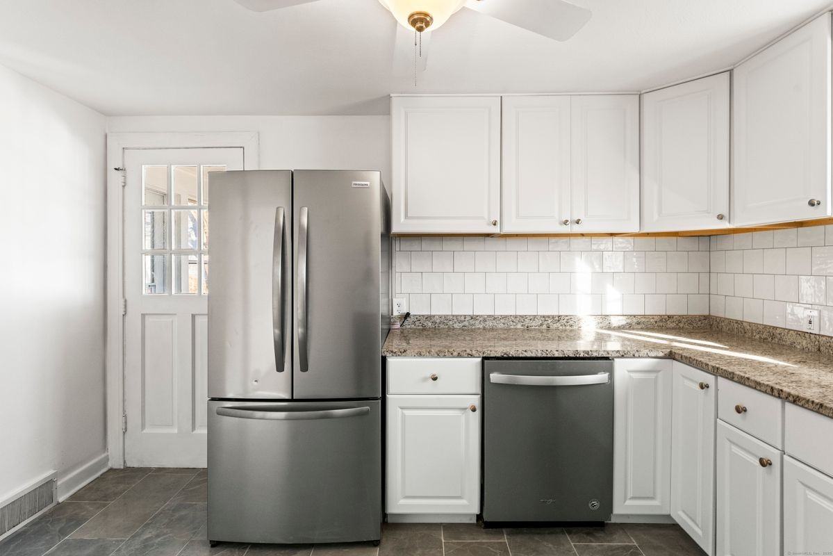 36 Harding St - Photo 3 of 21