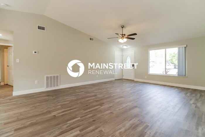 8011 Mockernut Ln - Photo 3 of 16