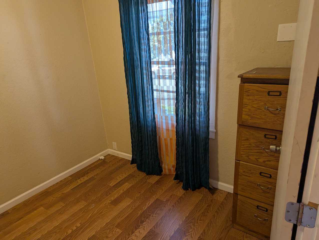 516 Lewis St #516 - Photo 3 of 13