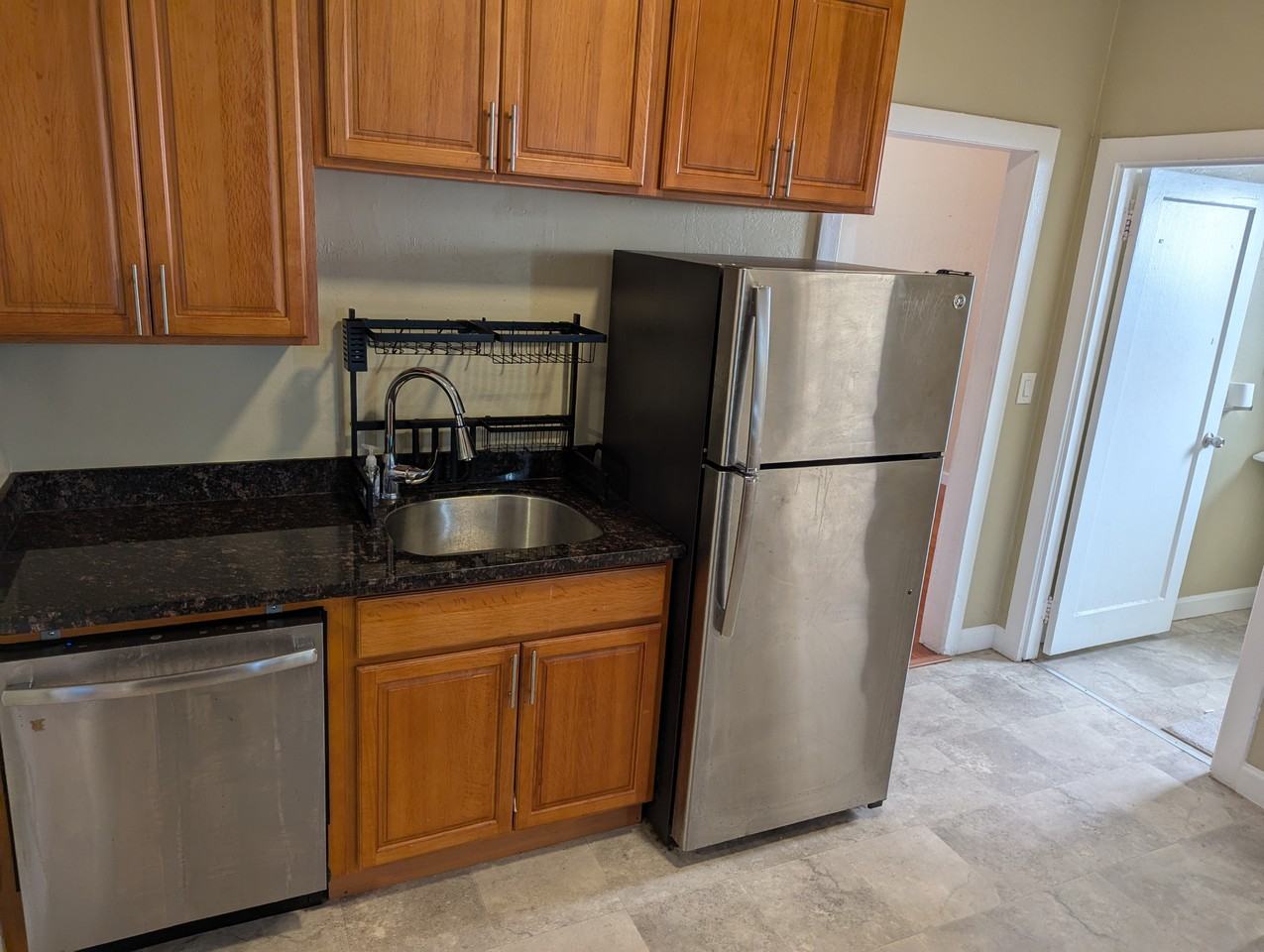 516 Lewis St #516 - Photo 4 of 13