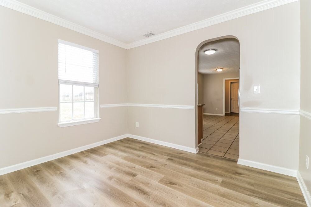 501 Cambridge Way - Photo 7 of 17