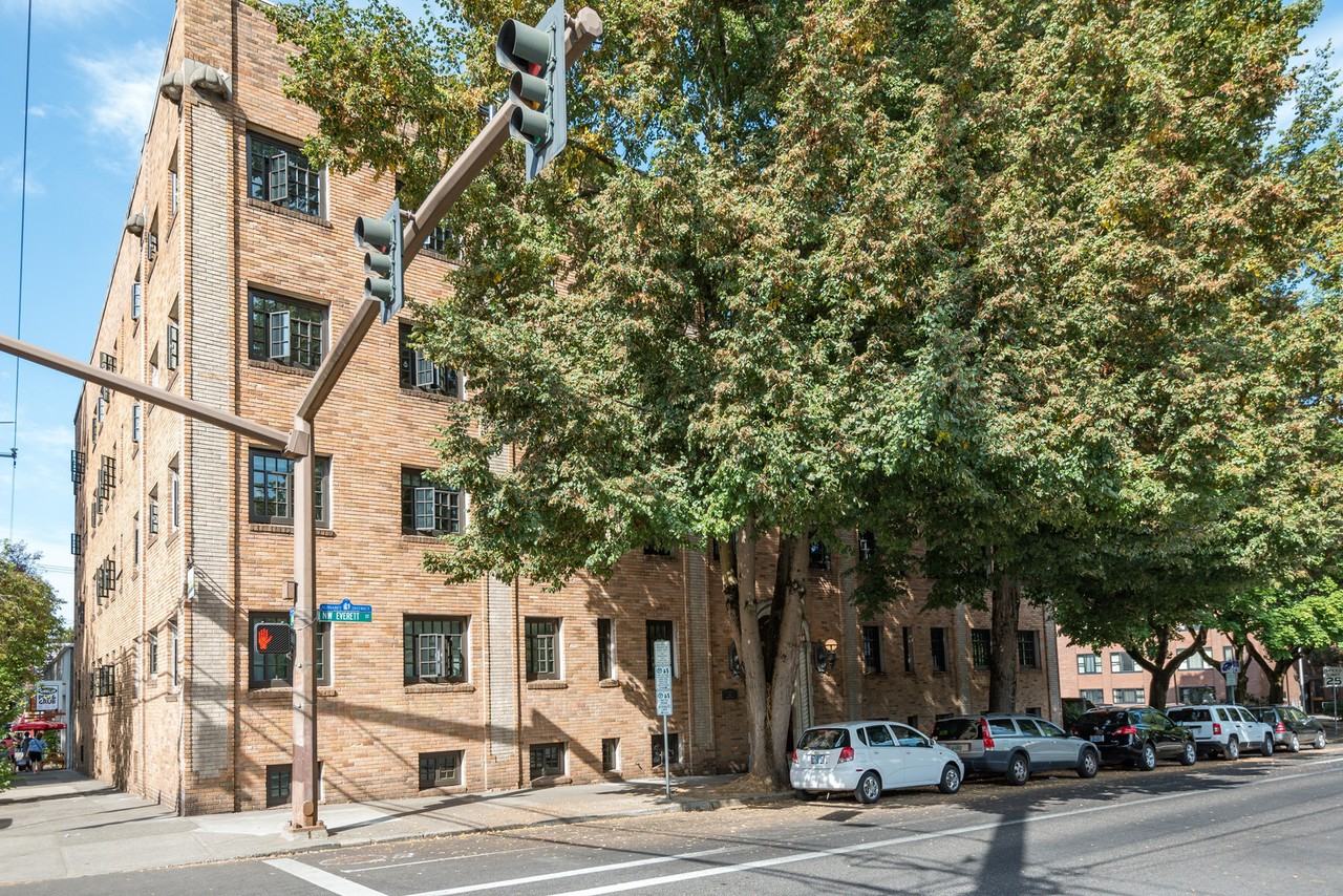 Metropolitan Apartments - Photo 6 of 42