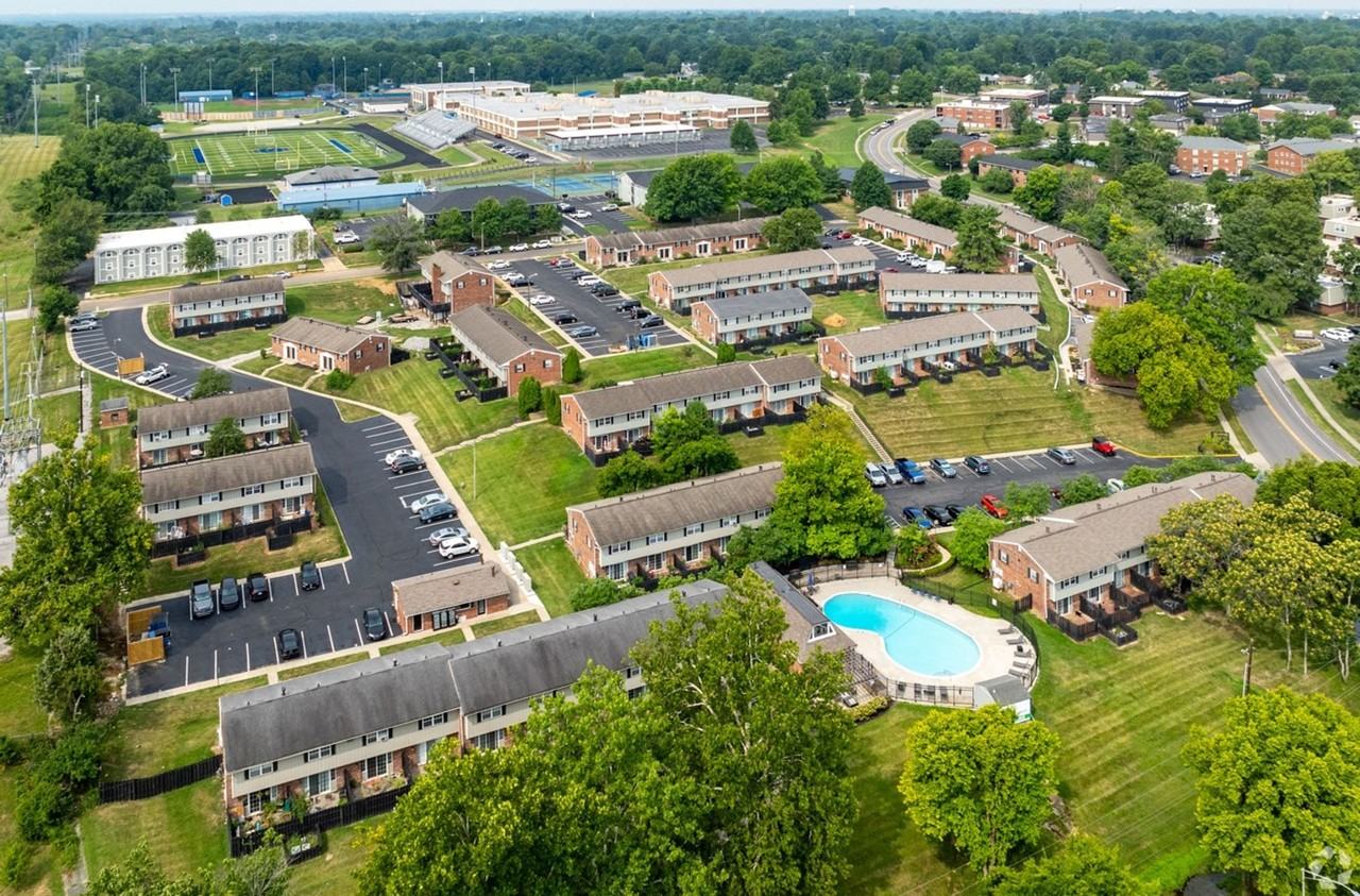 Townhomes & Flats at Fontaine - Photo 5 of 27