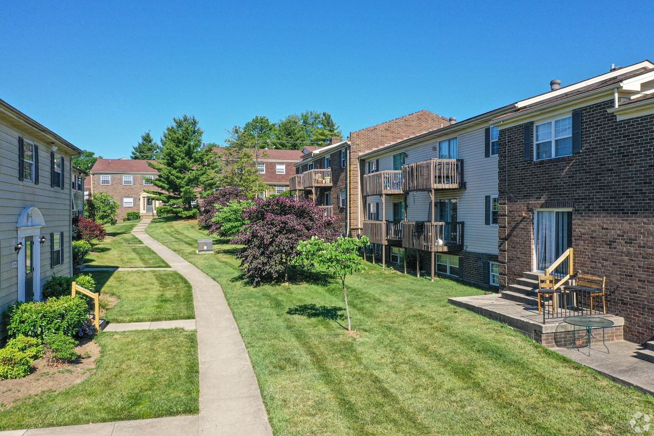 Landing at Tates Creek - Photo 7 of 15