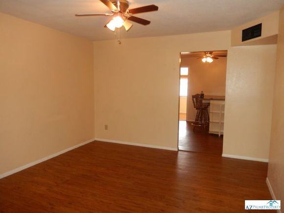 1225 E Marigold Ln - Photo 2 of 13