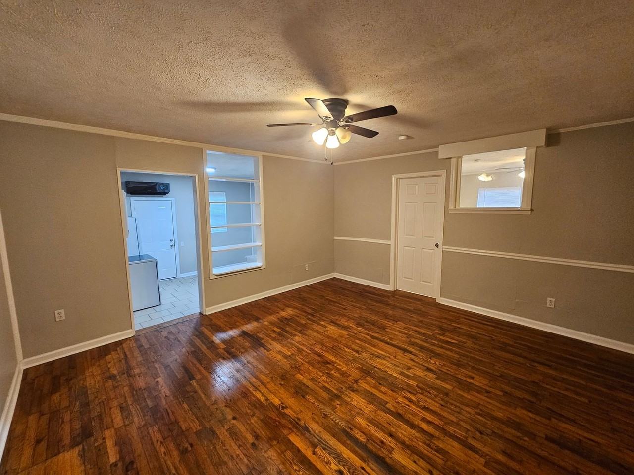 307 S Magnolia St - Photo 4 of 16