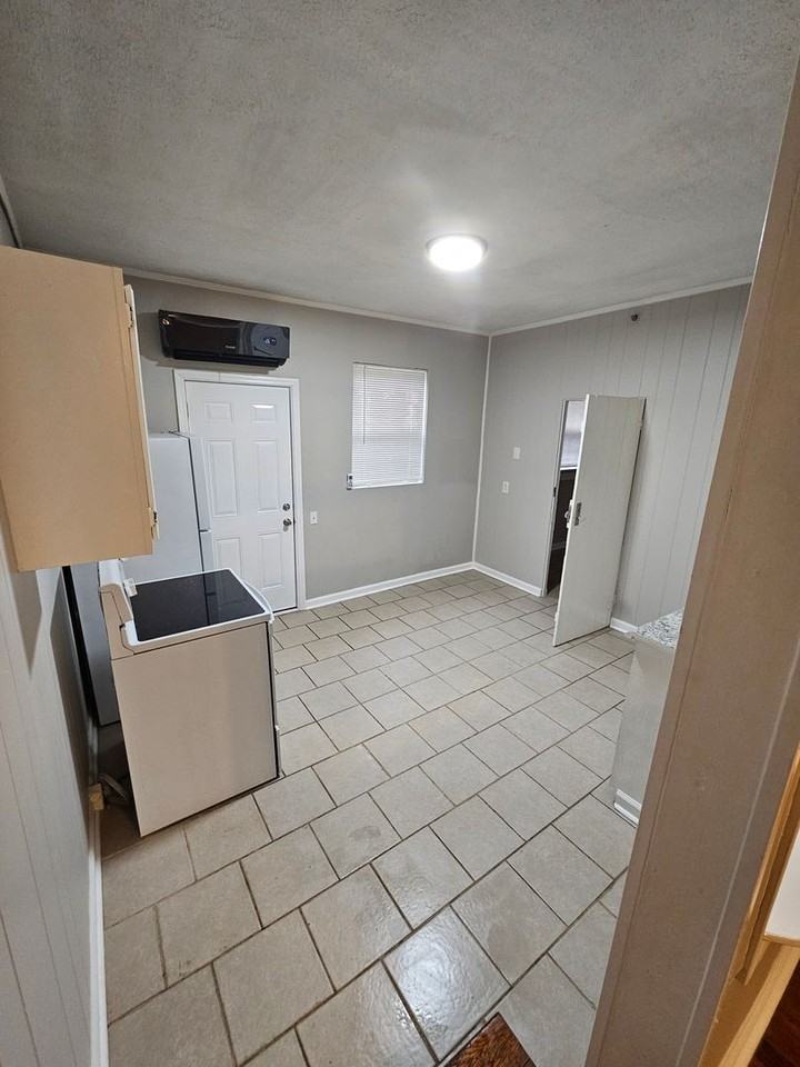 307 S Magnolia St - Photo 5 of 16