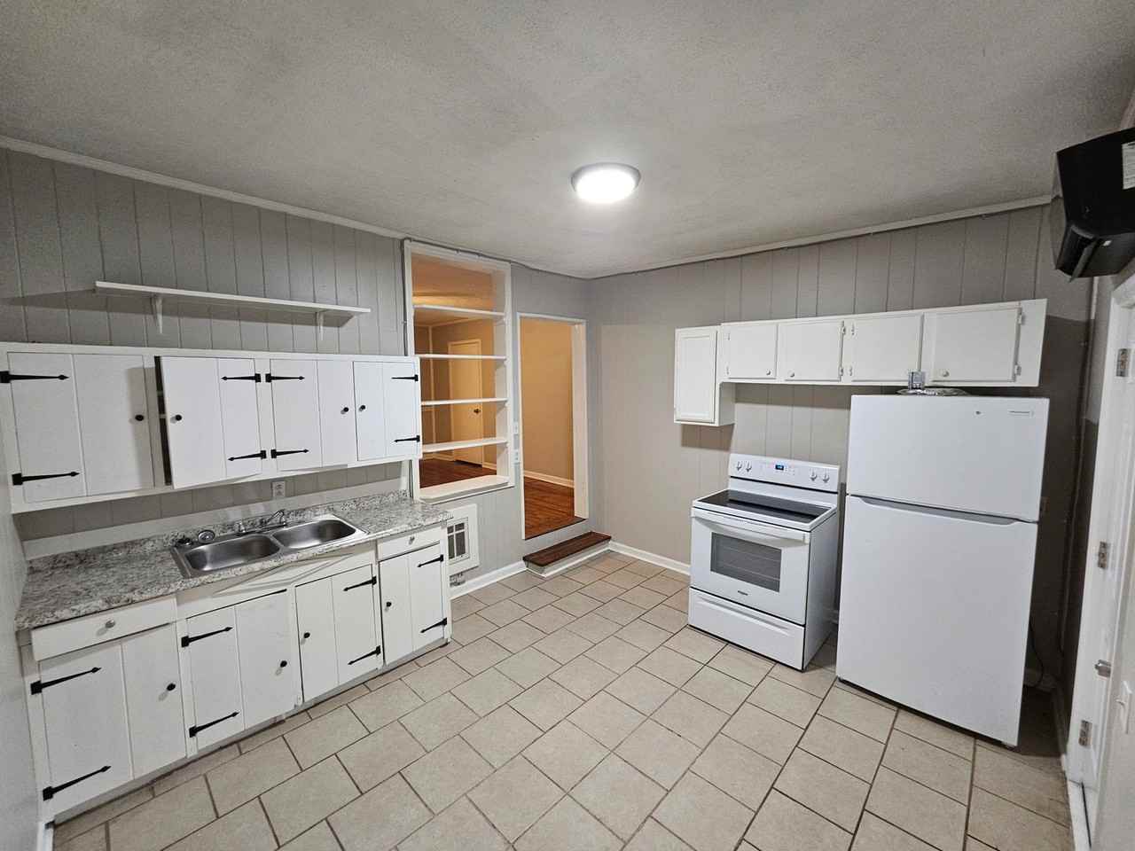 307 S Magnolia St - Photo 7 of 16