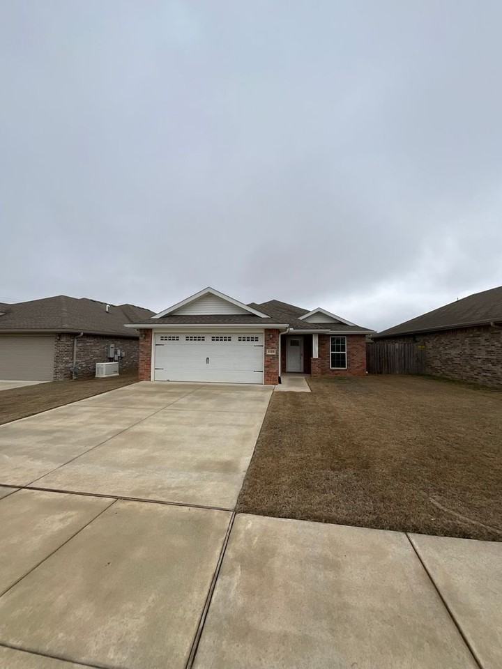 6110 Nw Mcclellen St - Photo 2 of 24