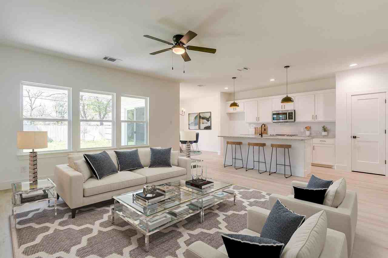 813 Stamps Ave - Photo 2 of 17