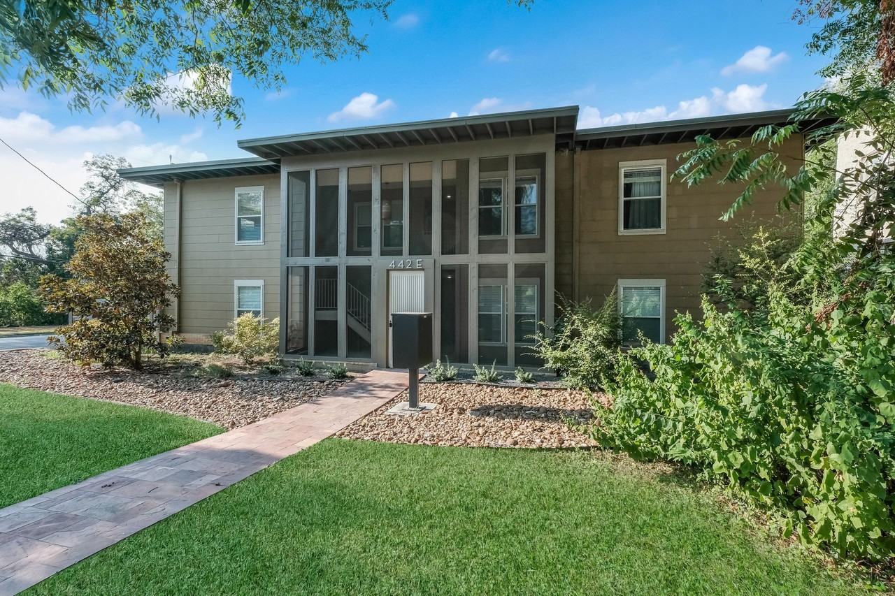 442 East Huisache Avenue - Photo 2 of 2