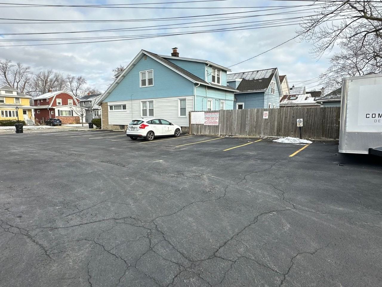 Spacious 2 Bedroom Apartment in the Heart of Kenmore – Available Now! - Photo 3 of 3