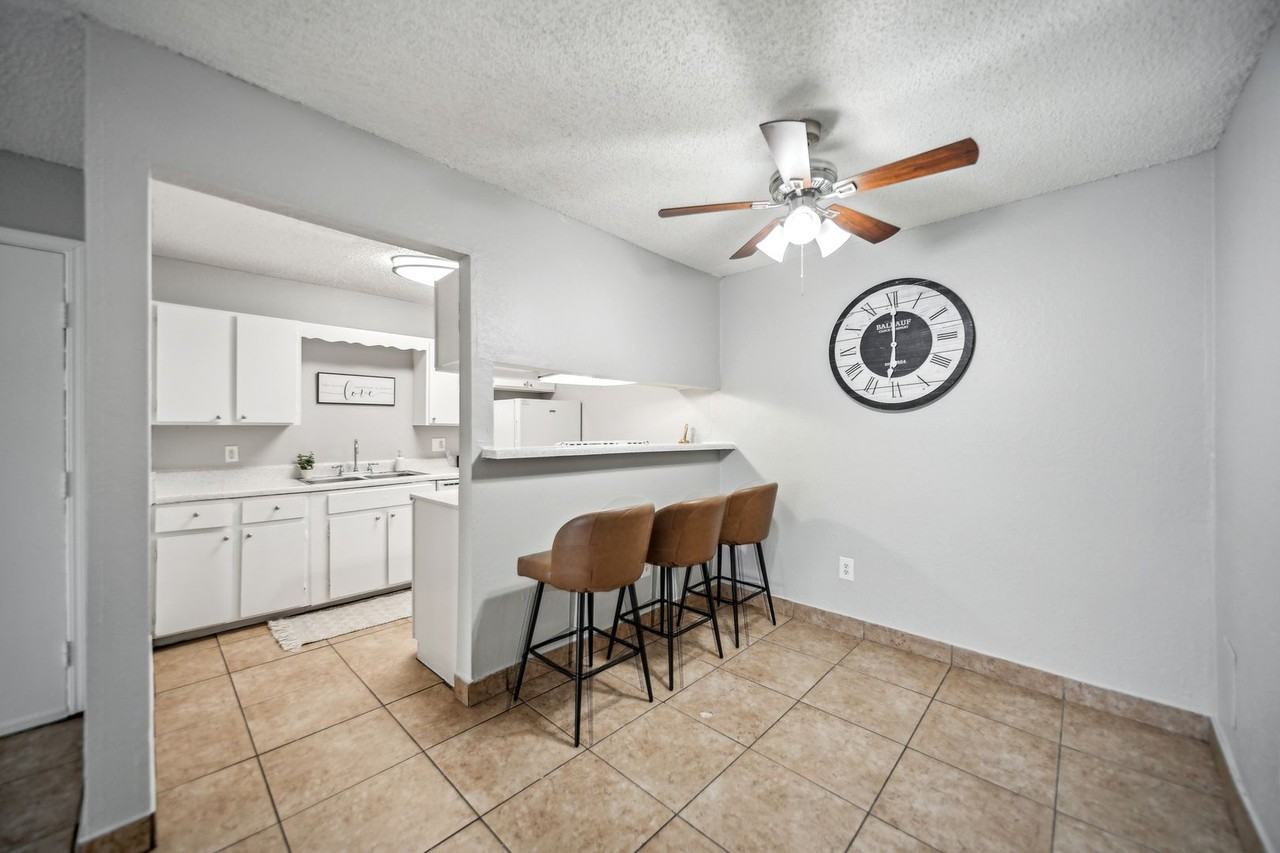 Boca Vista Apartments - Photo 4 of 34