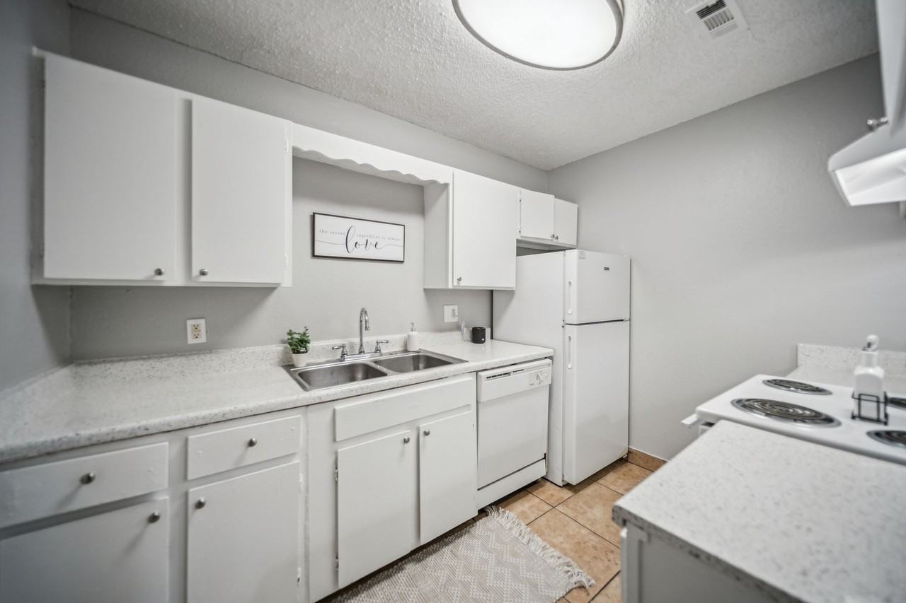 Boca Vista Apartments - Photo 5 of 34