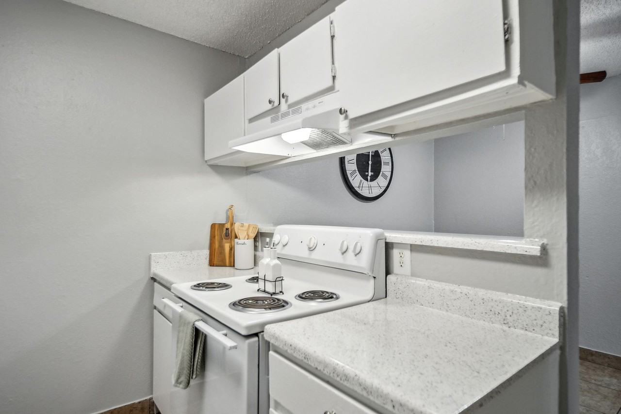 Boca Vista Apartments - Photo 6 of 34