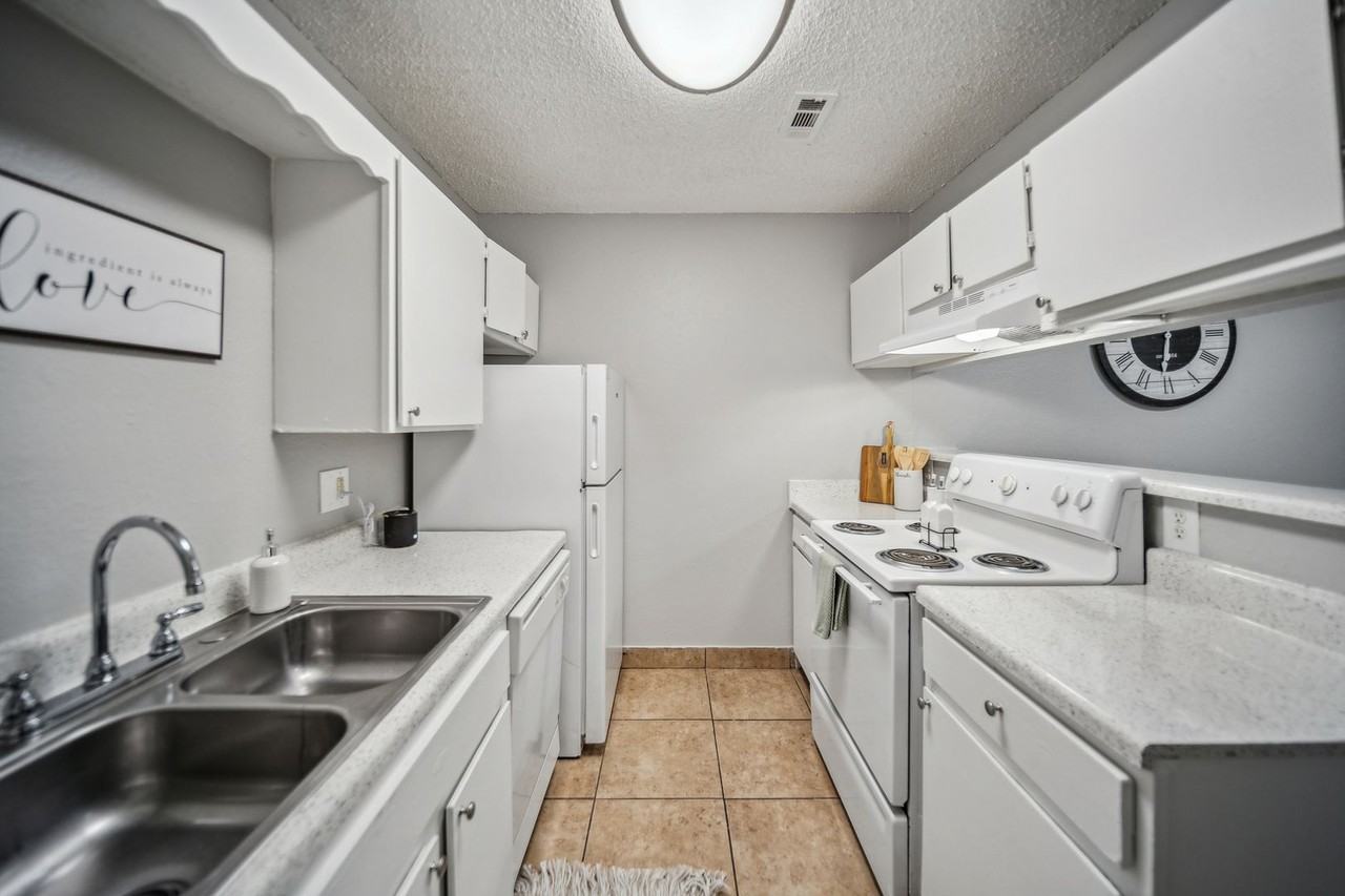 Boca Vista Apartments - Photo 7 of 34