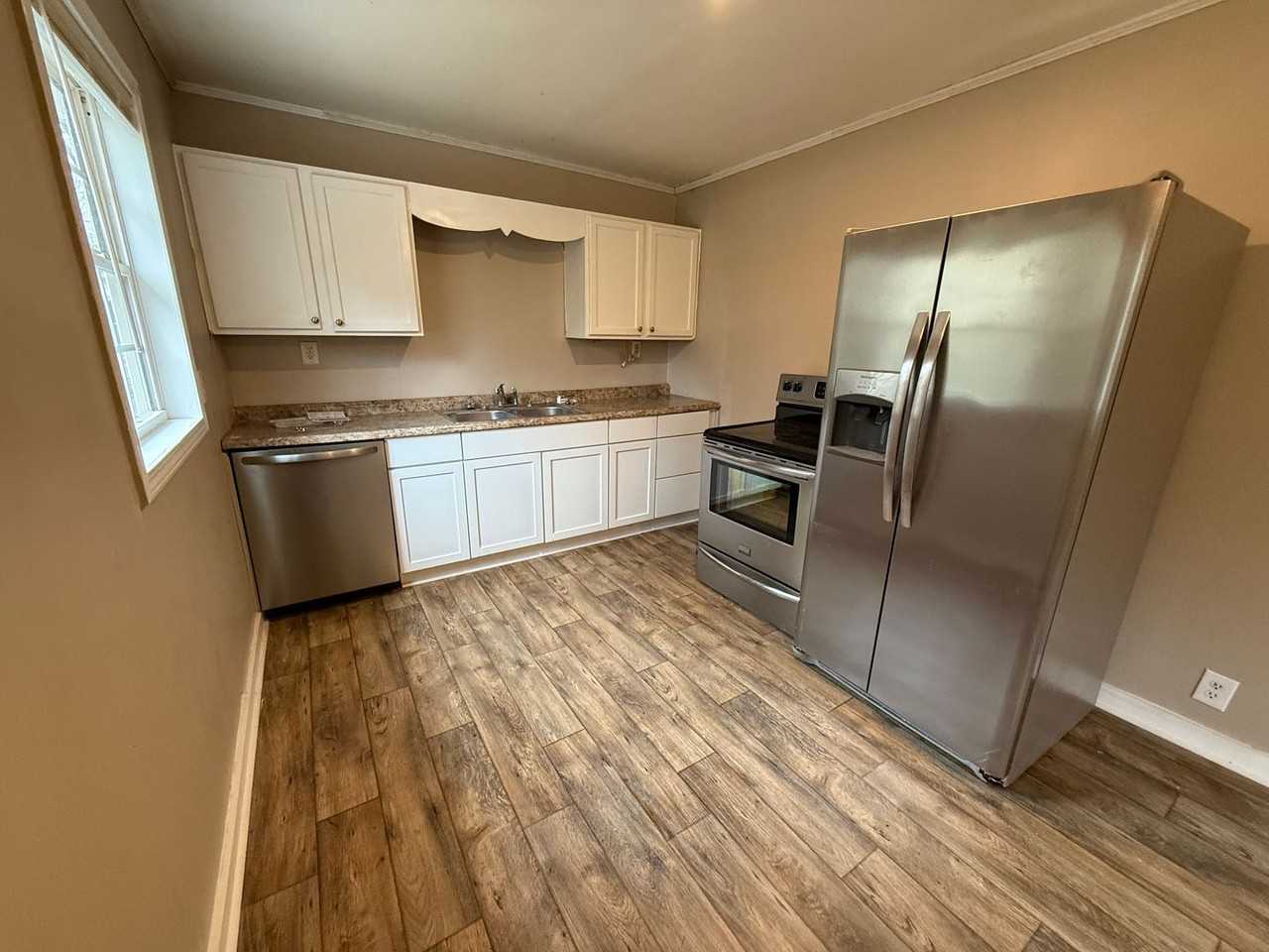 121 Sage St - Photo 2 of 10