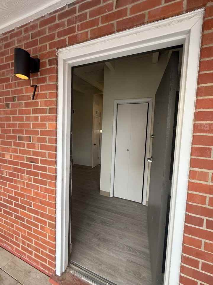 Sunset Apartments For Lease - Photo 3 of 41