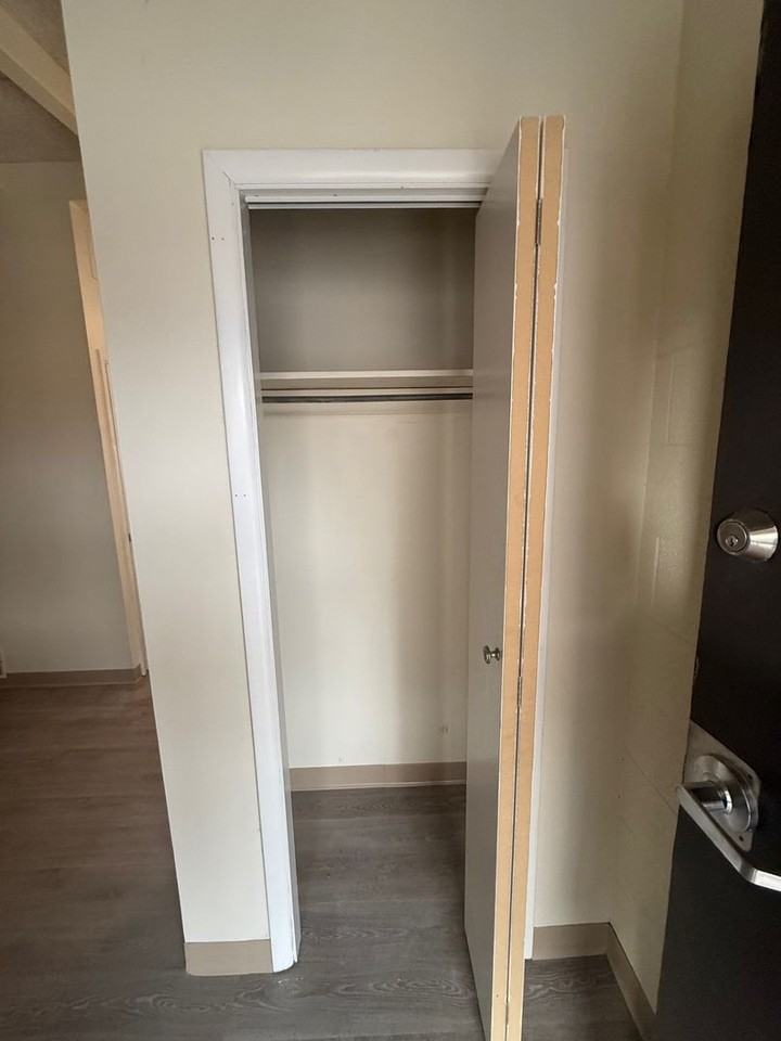 Sunset Apartments For Lease - Photo 4 of 41