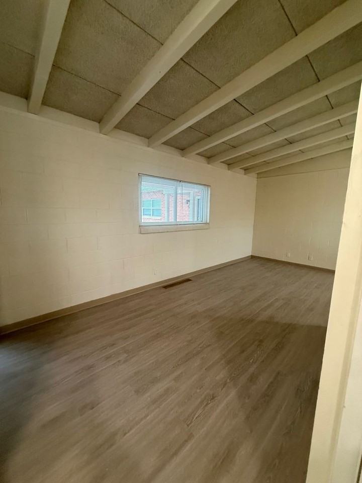 Sunset Apartments For Lease - Photo 7 of 41