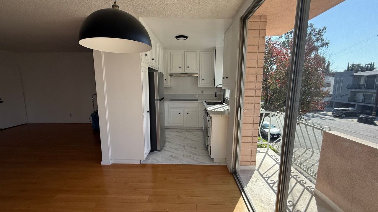 1508 S Beverly Glen Blvd - Photo 3 of 11