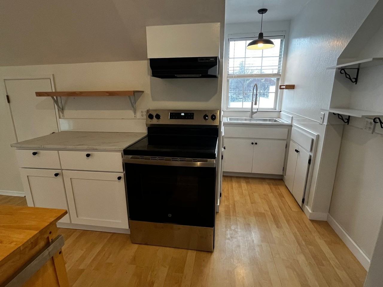 100 S Shepherd St - Photo 2 of 9