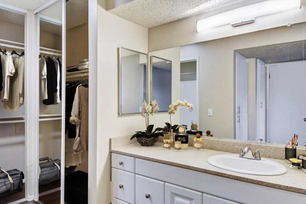 10522 Santa Gertrudes Ave - Photo 7 of 20