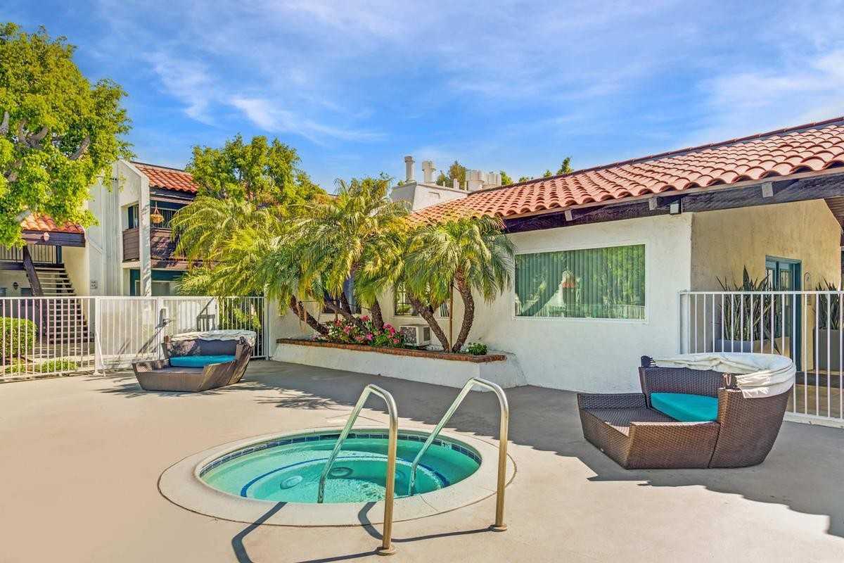 10522 Santa Gertrudes Ave - Photo 6 of 20