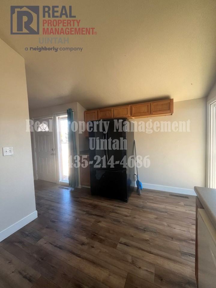 607 N 100 W - Photo 5 of 29