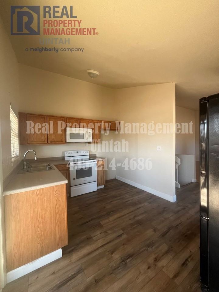 607 N 100 W - Photo 7 of 29