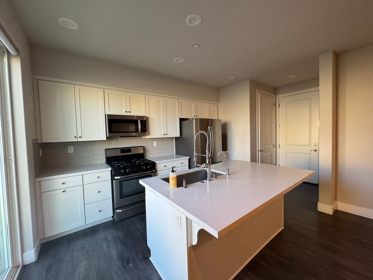 1684 Spring St - Photo 7 of 45