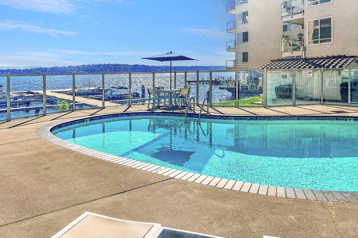 538 Lakeside Ave S - Photo 4 of 16