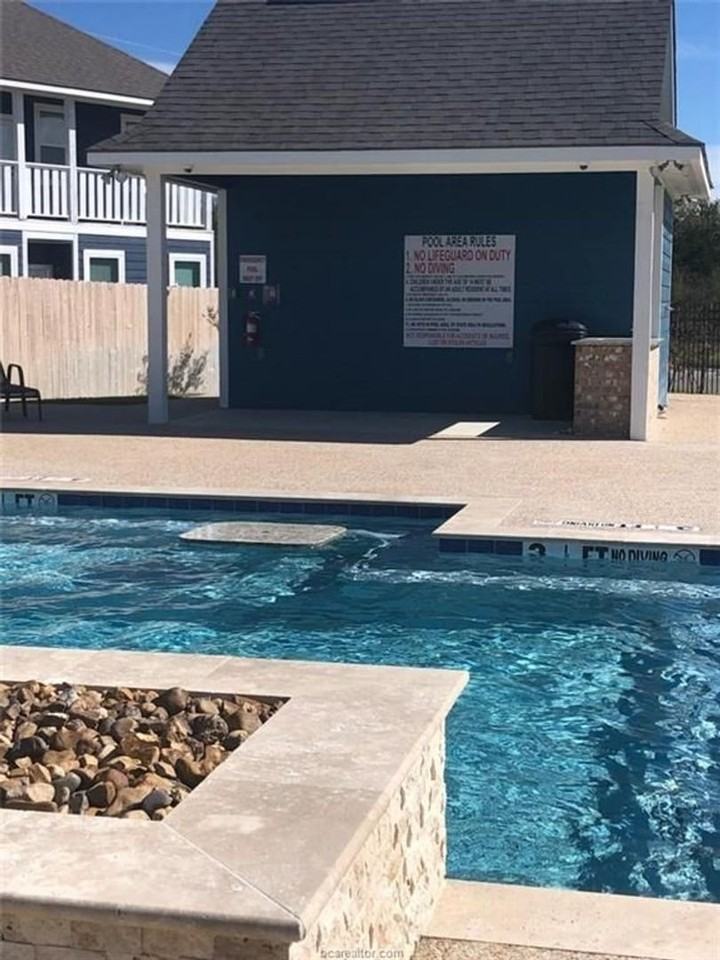 7001 Canter Ct - Photo 4 of 17