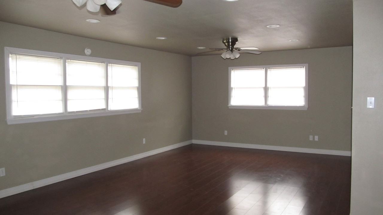 2805 55th St - Photo 2 of 10