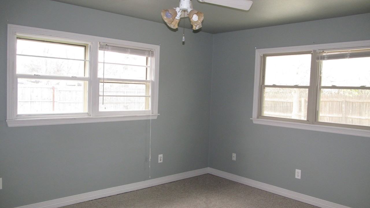 2805 55th St - Photo 4 of 10