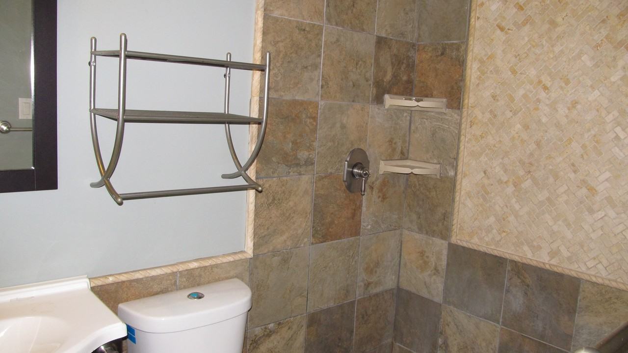 2805 55th St - Photo 5 of 10