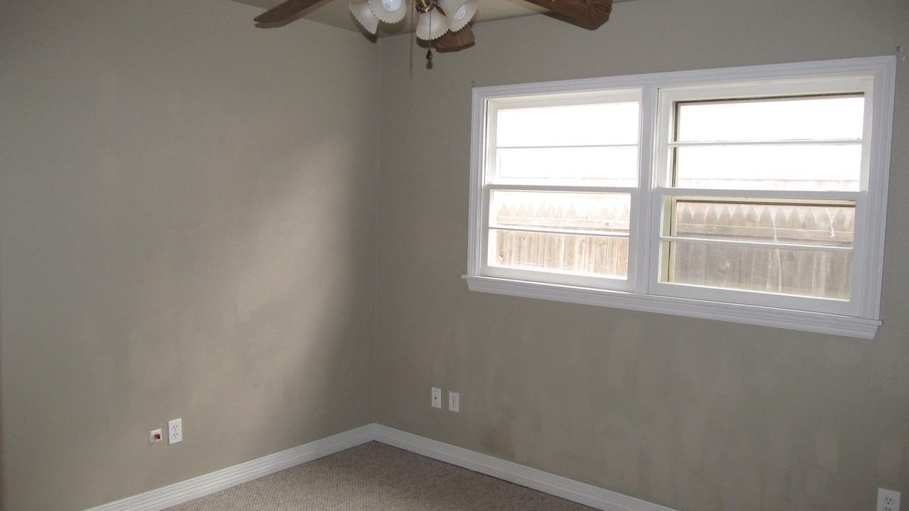 2805 55th St - Photo 7 of 10