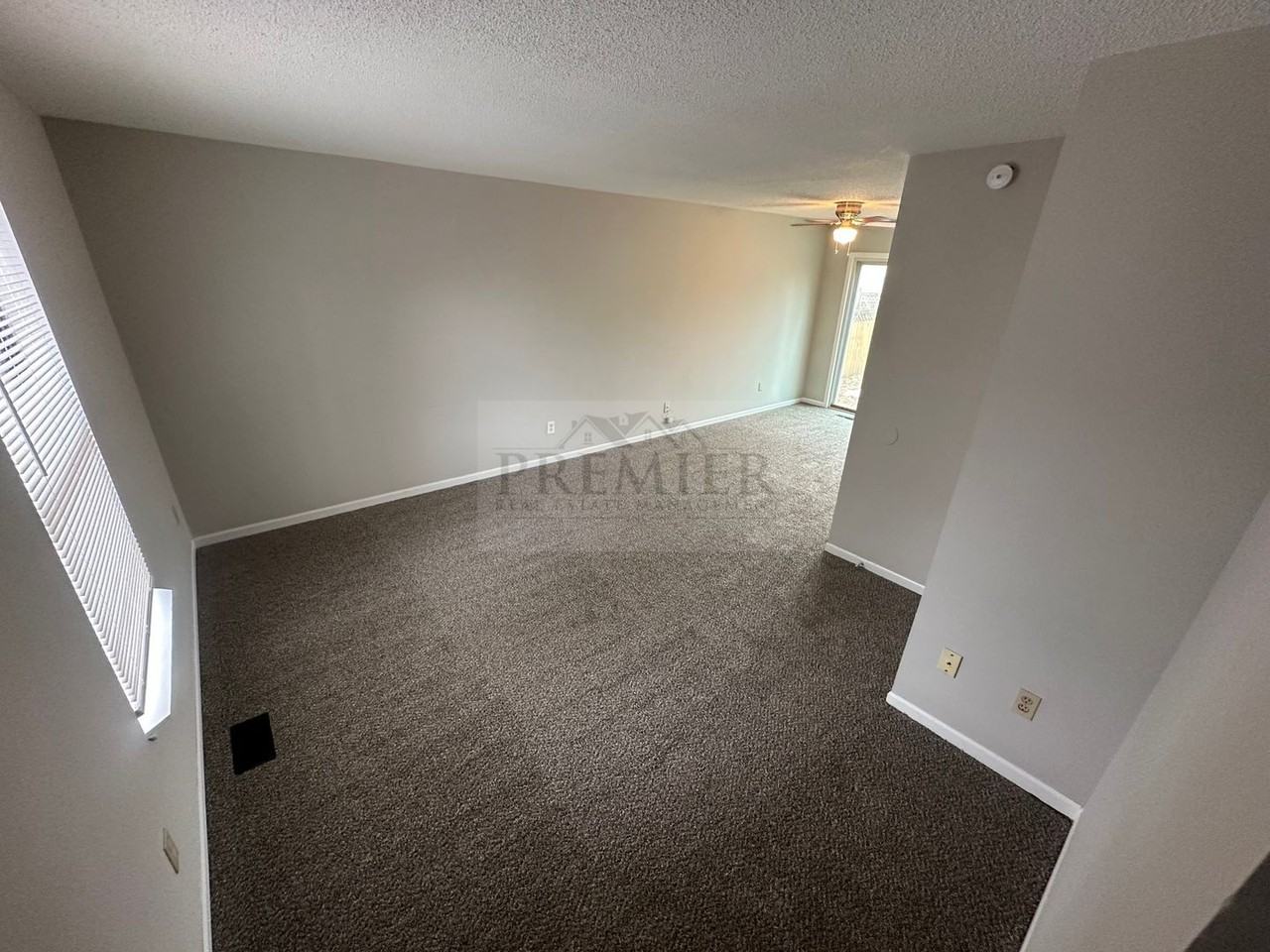621 Miami St #A - Photo 4 of 15