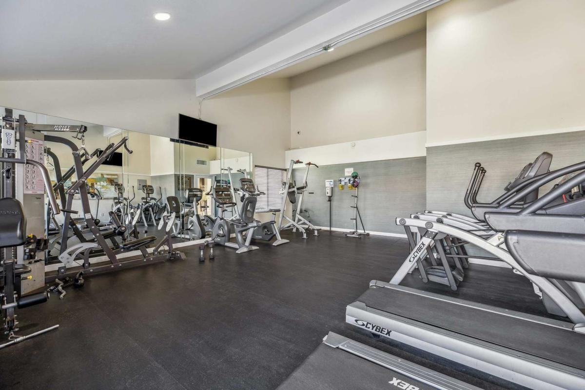 1625 W Pacific Coast Hwy - Photo 2 of 21