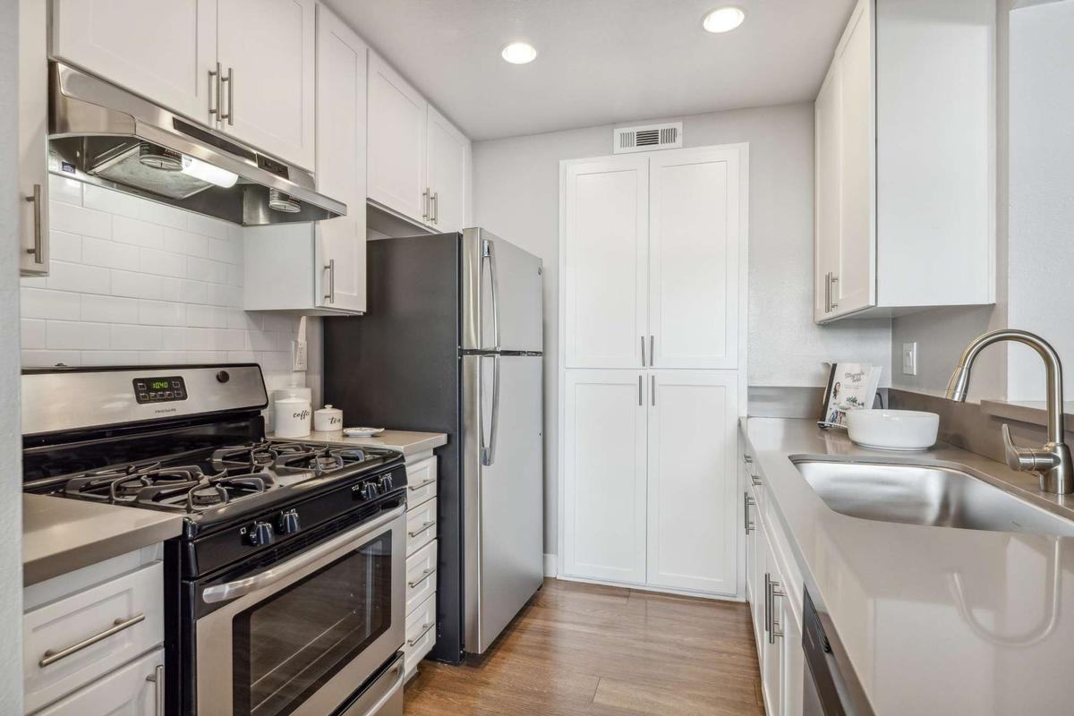 1625 W Pacific Coast Hwy - Photo 7 of 21