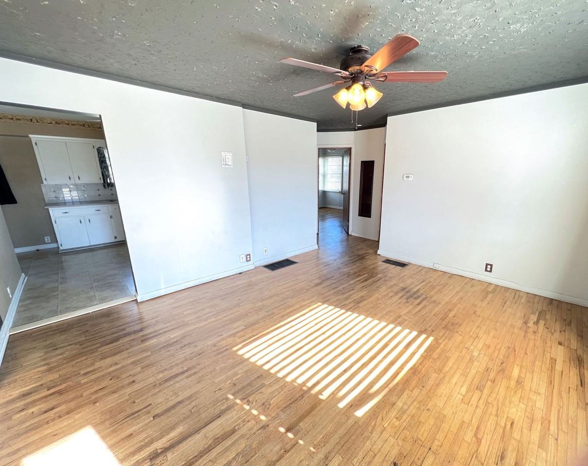 1018 E 16th Ave - Photo 2 of 19