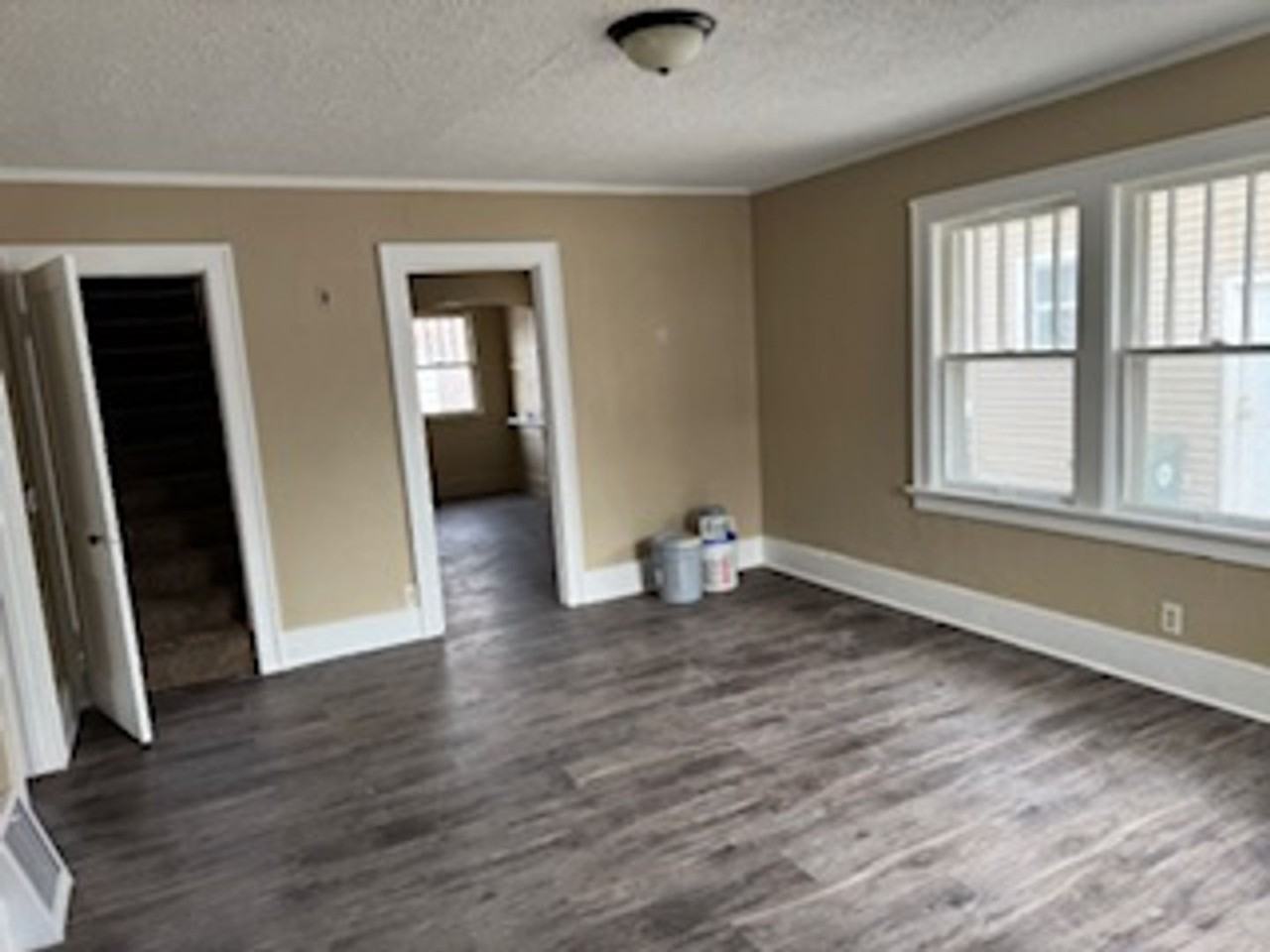 650 Kern St - Photo 2 of 9