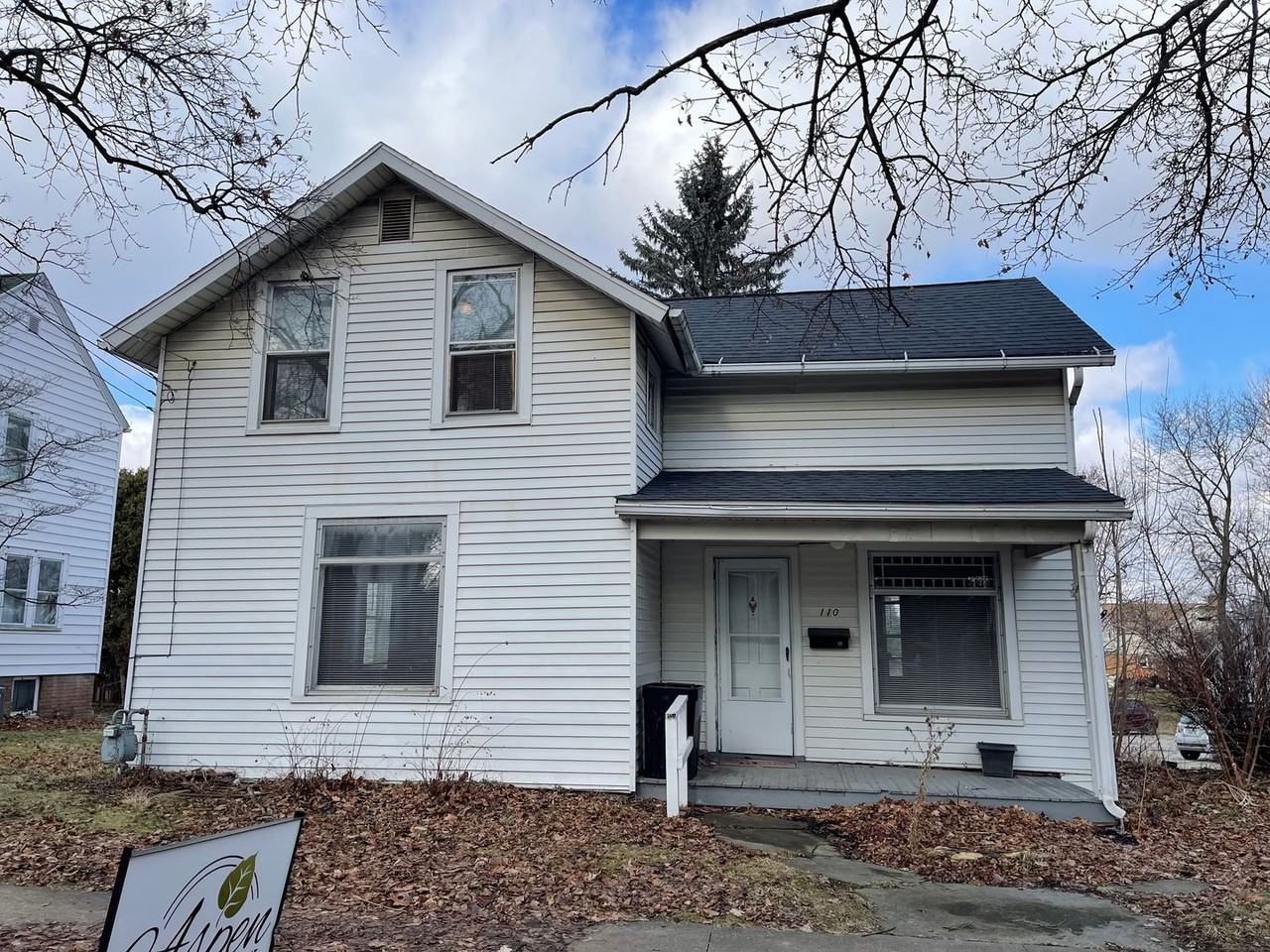 110 E Walnut St - Photo 2 of 12