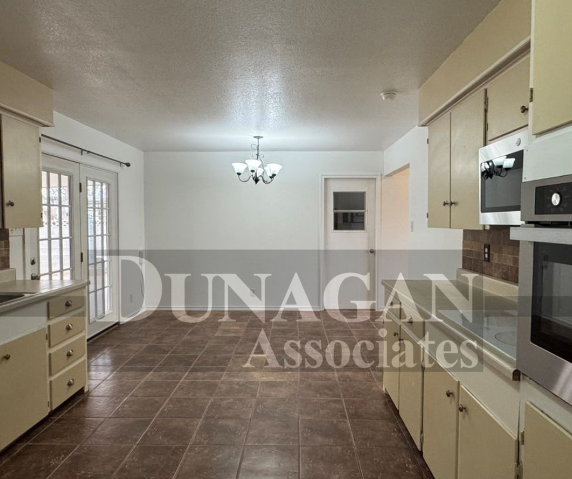 1916 Manzana Rd - Photo 3 of 11