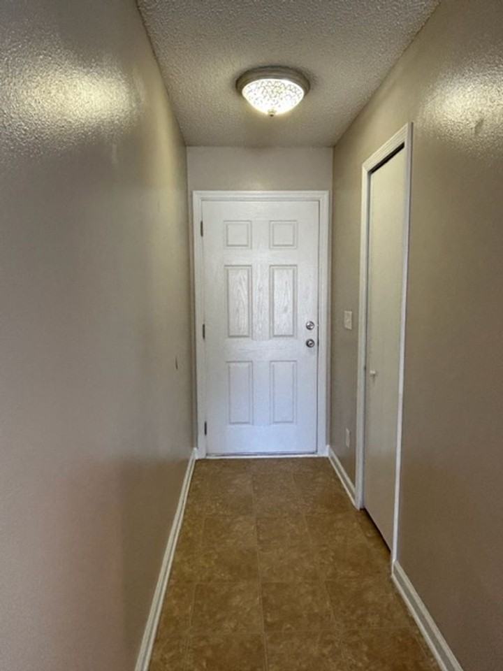 950 Wynfield Cir - Photo 4 of 32