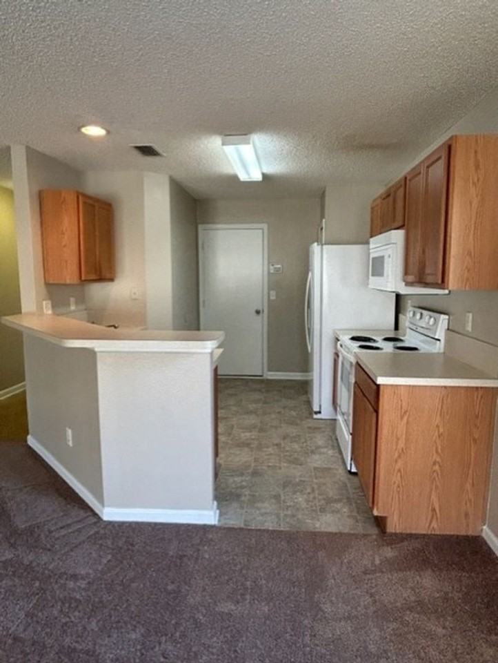 950 Wynfield Cir - Photo 7 of 32