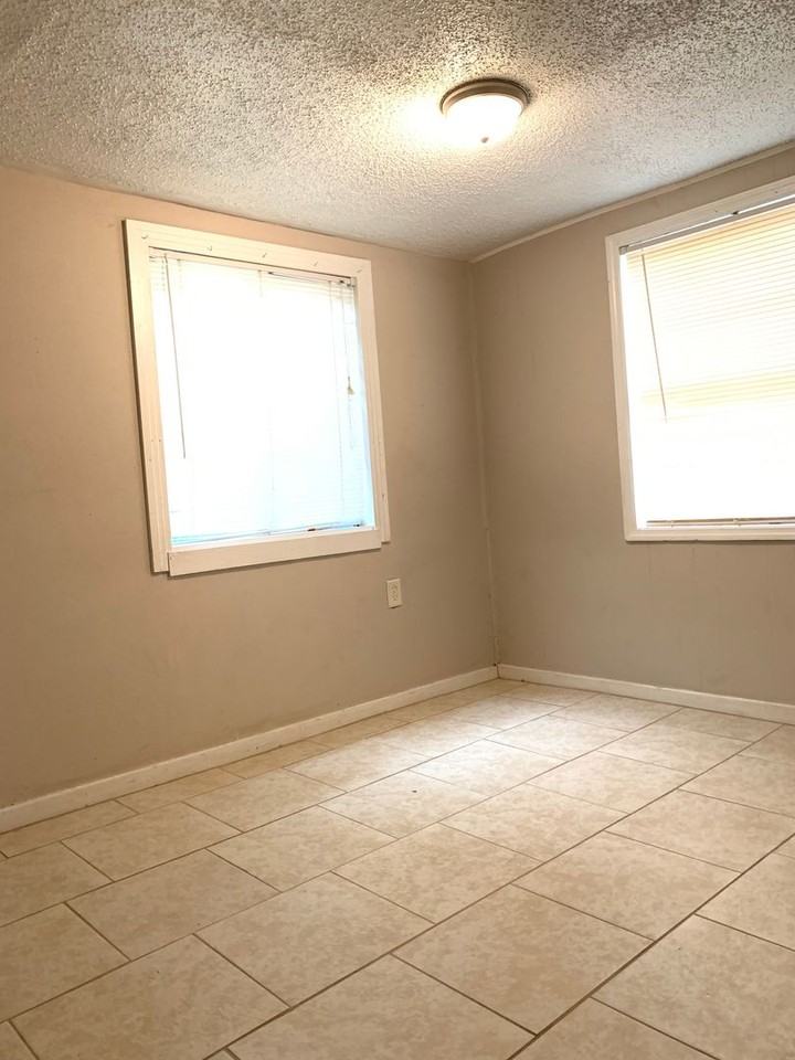 3801 N 57th St - Photo 6 of 13