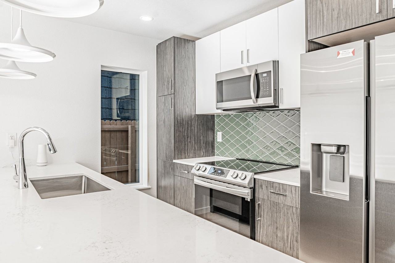 1717 Ingalls St - Photo 4 of 34